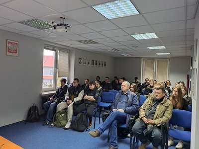 Spotkanie z uczniami klas mundurowych w KPP Proszowice